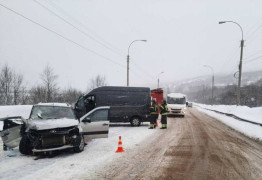 Врезалась в микроавтобус «Лада» на «встречке» в Мурманске