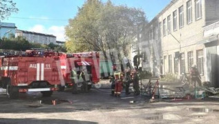 Тушили пожар в столярных мастерских строительного колледжа в Мурманске