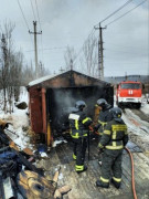 Сгорел гараж вместе с иномаркой на Туломском шоссе в Мурмашах