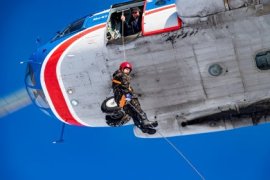 В Ловозере у вертолета в полете сломался двигатель