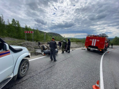 Одна машина перевернулась в Кировске, другая - врезалась в дерево в Кандалакше