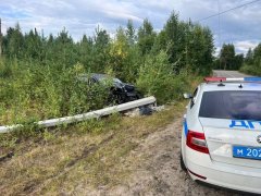 Пьяные водители разбили внедорожник об столбы в Алакуртти