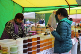 Мед и продукты пчеловодства привезут жителям Кольского района пасечники из Саратовской и Воронежской областей