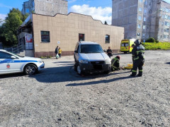 Сбитая 84-летняя старушка застряла под машиной в Апатитах