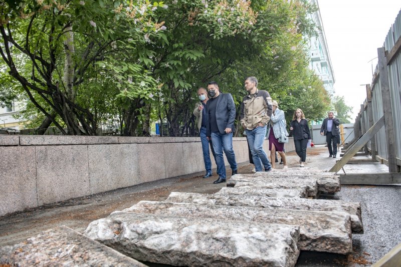Депутаты оценили реконструкцию сквера у памятника В.И. Ленину в Мурманске Депутаты оценили реконструкцию сквера у памятника В.И. Ленину в Мурманске