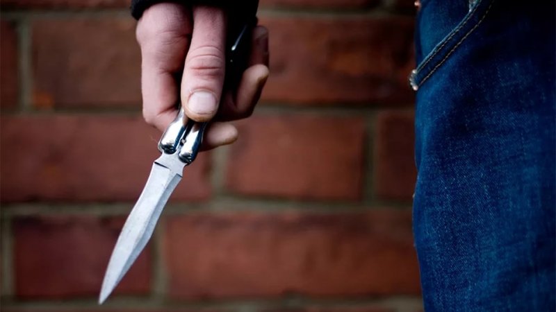 Приставил нож к продавцу и ограбил кассу: уголовное дело направлено в суд Мурманска