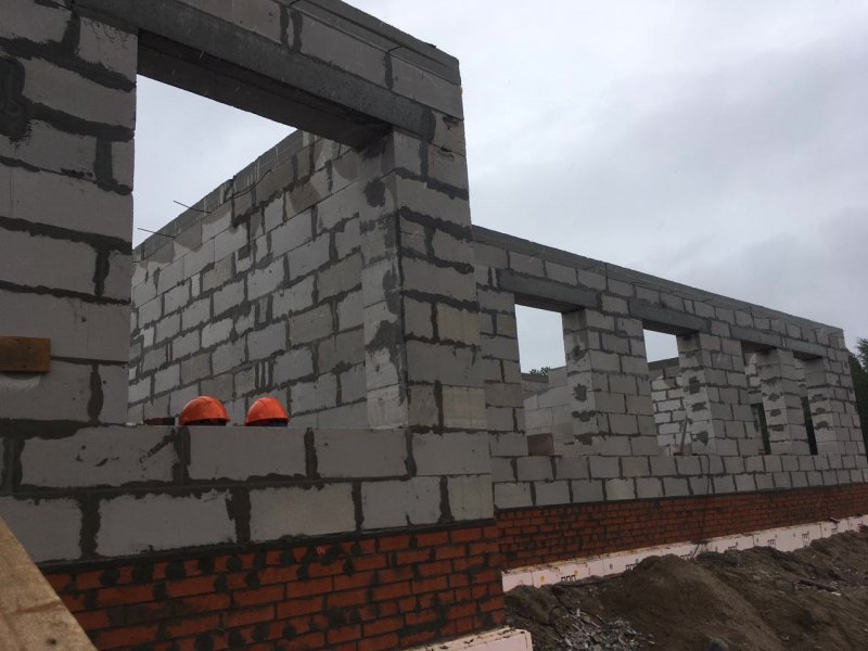 Готовы стены строящегося детского сада в Алакуртти 
