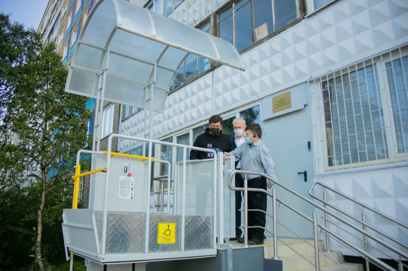 Клубу молодых инвалидов помогли сотрудники Торгового порта Мурманска Клубу молодых инвалидов помогли сотрудники Торгового порта Мурманска