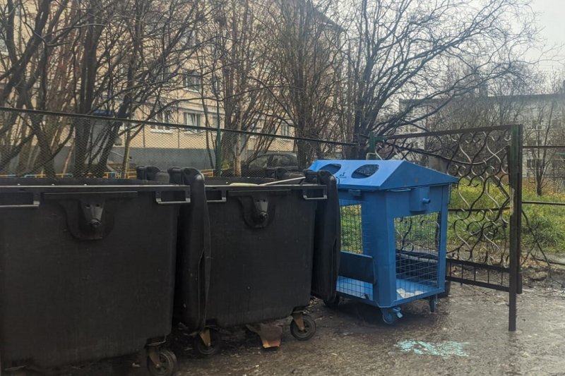 Сетки для сбора пластиков бутылок начали устанавливать в Мурманской области