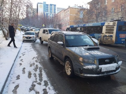 Трактор, автобус, маршрутка, такси - череда ДТП на улицах Мурманска за утро