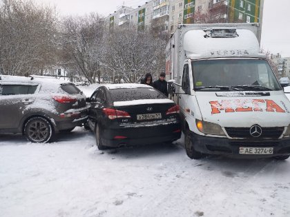 Трактор, автобус, маршрутка, такси - череда ДТП на улицах Мурманска за утро
