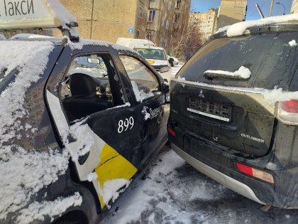 Трактор, автобус, маршрутка, такси - череда ДТП на улицах Мурманска за утро