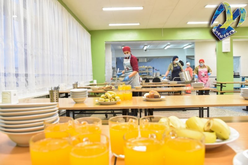В лучшей школьной столовой побывали руководители Мурманска В лучшей школьной столовой побывали руководители Мурманска