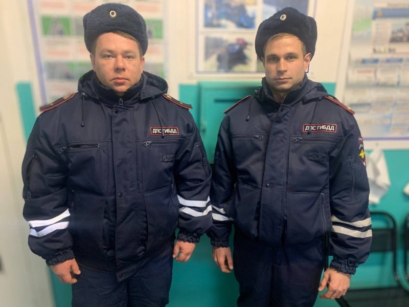 Глыба льда разбила в дороге по Карелии машину супругов из Мурманской области