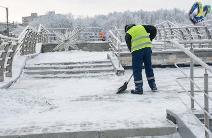 Почти 10 тысяч кубометров снега вывезено в январе из скверов Мурманска