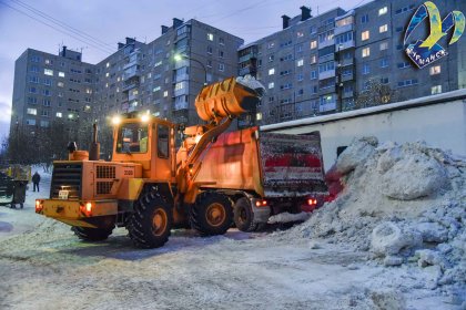 105 единиц техники работало на улицах города 105 единиц техники работало на улицах города