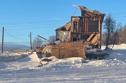 Обрушилась часть дома в Мурманске