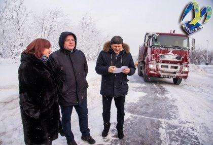 Проверили качество уборки от снега территории возле памятника Алеше в Мурманске Проверили качество уборки от снега территории возле памятника Алеше в Мурманске