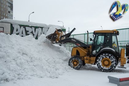 Вывоз снега со спортплощадки взяла на контроль депутат Мурманска Вывоз снега со спортплощадки взяла на контроль депутат Мурманска