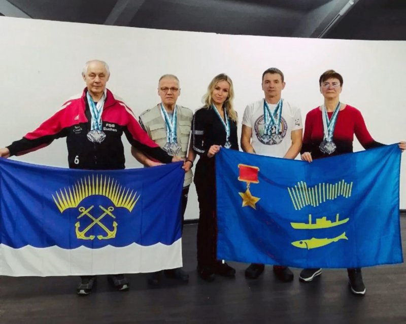 18 золотых медалей привезли мурманские "моржи" из Санкт-Петербурга