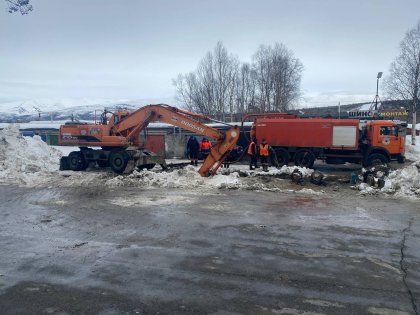 В Апатитах продолжается устранение аварии на сетях В Апатитах продолжается устранение аварии на сетях