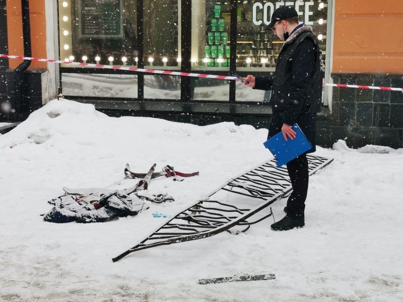 По факту падения рабочего с крыши проверку организовала прокуратура в Мурманске
