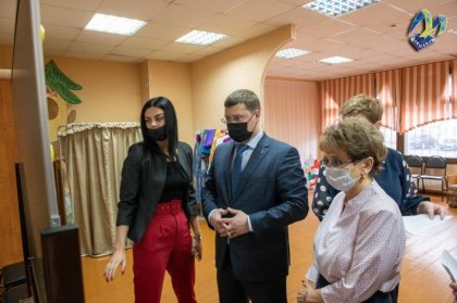 «В этом году проект расширен на детские сады. Заявки подали 15 общеобразовательных и 35 дошкольных учреждений», — сказал Юрий Сердечкин. «В этом году проект расширен на детские сады. Заявки подали 15 общеобразовательных и 35 дошкольных учреждений», — сказал Юрий Сердечкин.