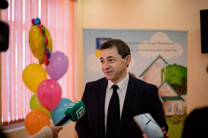 «Сегодня программа продолжает эффективно работать и развиваться. Она востребована среди мурманчан, ведь такая финансовая поддержка очень существенна и важна для семьи» – отметил Игорь Морарь. «Сегодня программа продолжает эффективно работать и развиваться. Она востребована среди мурманчан, ведь такая финансовая поддержка очень существенна и важна для семьи» – отметил Игорь Морарь.
