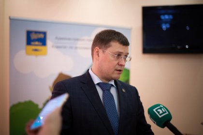 «Семьи могут использовать выплату при оформлении ипотеки, приобретении квартиры или строительстве дома. Она покрывает 20% от средней стоимости жилья», – рассказал Юрий Сердечкин. «Семьи могут использовать выплату при оформлении ипотеки, приобретении квартиры или строительстве дома. Она покрывает 20% от средней стоимости жилья», – рассказал Юрий Сердечкин.
