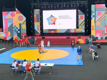 «Спортсмены ДЮСШ № 10 Мурманска сумели одержать победу над будущими чемпионами турнира командой из Волгограда», - рассказали в администрации Мурманска. «Спортсмены ДЮСШ № 10 Мурманска сумели одержать победу над будущими чемпионами турнира командой из Волгограда», - рассказали в администрации Мурманска.