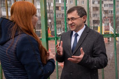 «Клуб предоставляет уникальную возможность мурманчанам старшего поколения разнообразить свой досуг», - рассказал Игорь Морарь. «Клуб предоставляет уникальную возможность мурманчанам старшего поколения разнообразить свой досуг», - рассказал Игорь Морарь.