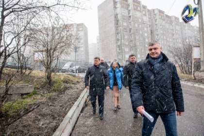 «В связи с поступившими обращениями было принято решение на этом участке разработать план проектных работ по созданию пешеходной связи в рамках муниципальной программы «Развитие транспортной системы», - заявил Юрий Сердечкин. «В связи с поступившими обращениями было принято решение на этом участке разработать план проектных работ по созданию пешеходной связи в рамках муниципальной программы «Развитие транспортной системы», - заявил Юрий Сердечкин.