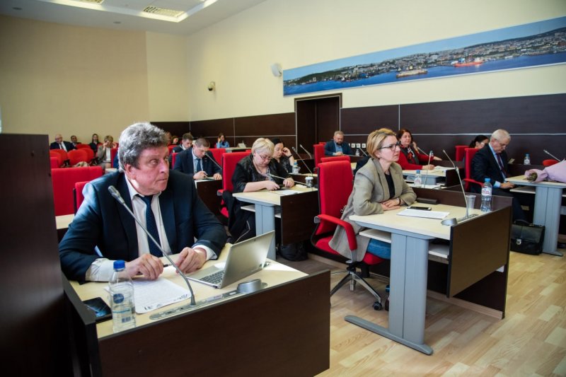 "За" мемориал строителям проголосовали депутаты Мурманска