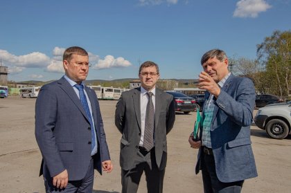 «Новый цех уже практически готов к работе. После его открытия значительно снизится нагрузка на основную ремонтную базу, а также увеличится количество мест для обслуживания», – рассказал Сергей Коробков. «Новый цех уже практически готов к работе. После его открытия значительно снизится нагрузка на основную ремонтную базу, а также увеличится количество мест для обслуживания», – рассказал Сергей Коробков.