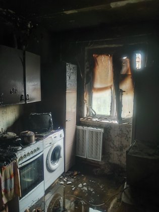 Спасли мужчину из горевшей квартиры на Свердлова в Мурманске Спасли мужчину из горевшей квартиры на Свердлова в Мурманске