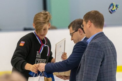 «Появление такого спортивного объекта, как «Метеор», конечно позитивно сказалось на подготовке спортсменов, будь то фигуристы или хоккеисты», – рассказал Игорь Морарь. «Появление такого спортивного объекта, как «Метеор», конечно позитивно сказалось на подготовке спортсменов, будь то фигуристы или хоккеисты», – рассказал Игорь Морарь.
