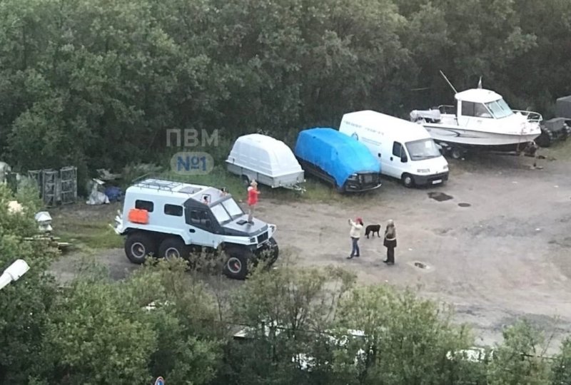 Мурманчане помяли капот незнакомцу во время фотосессии