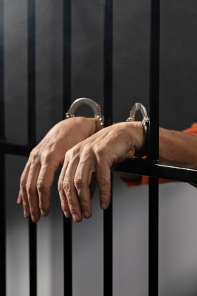Заключенный ударил в лицо сотрудника исправительной колонии в Мурмашах: суд рассмотрит уголовное дело
