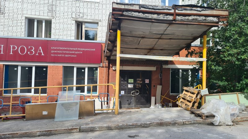 Из-за ремонт перенесли вход в консультативно-диагностический центр в Мурманске