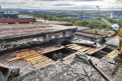 Дотла сгорел гараж рано утром в Полярном Дотла сгорел гараж рано утром в Полярном