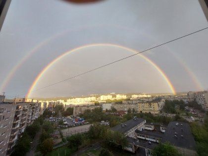 Сотни фотографий двойной радуги опубликовали мурманчане