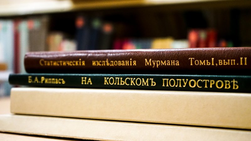Отреставрированы еще две редкие книги из фонда мурманской «научки» 