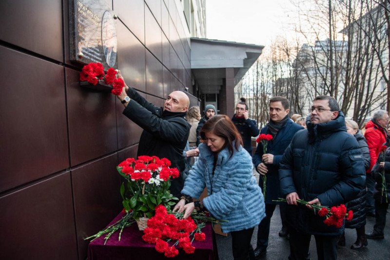 Мемориальная доска Юрия Погорелова открылась в Мурманске Мемориальная доска Юрия Погорелова открылась в Мурманске