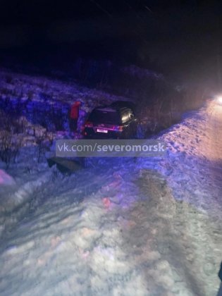 Внедорожник выскочил в кювет: травмированы двое в Североморске Внедорожник выскочил в кювет: травмированы двое в Североморске