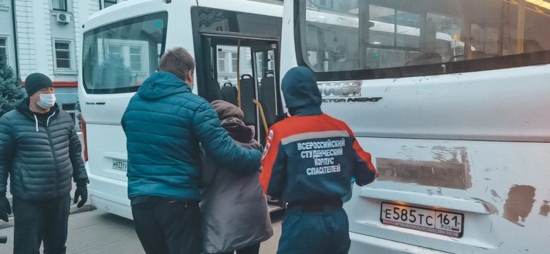 Помогли встретить в Ростове поезд из Херсонской области мурманские волонтеры