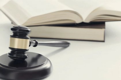Перед судом предстанет замначальника одной из исправительных колоний Кольского района