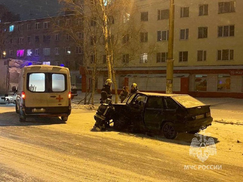 Травмы получил пострадавший в аварии в центре Мурманска