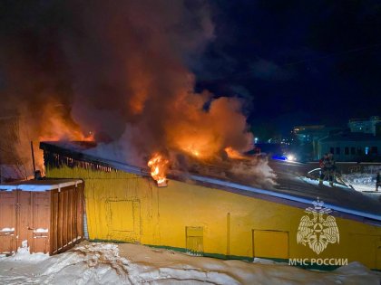 Склад горит в центре Мурманска Склад горит в центре Мурманска