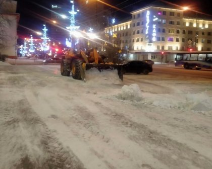 «25 декабря в работах по очистке улично-дорожной сети города было  задействовано 65 рабочих по уборке территорий и 44 единицы специальной техники», - пояснили в мэрии.