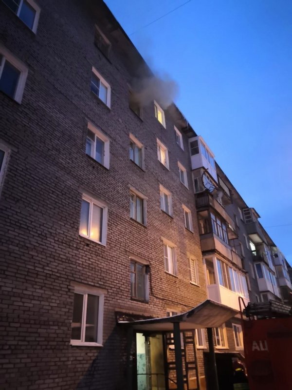 Унес жизнь человека пожар в пятиэтажке Оленегорска Унес жизнь человека пожар в пятиэтажке Оленегорска